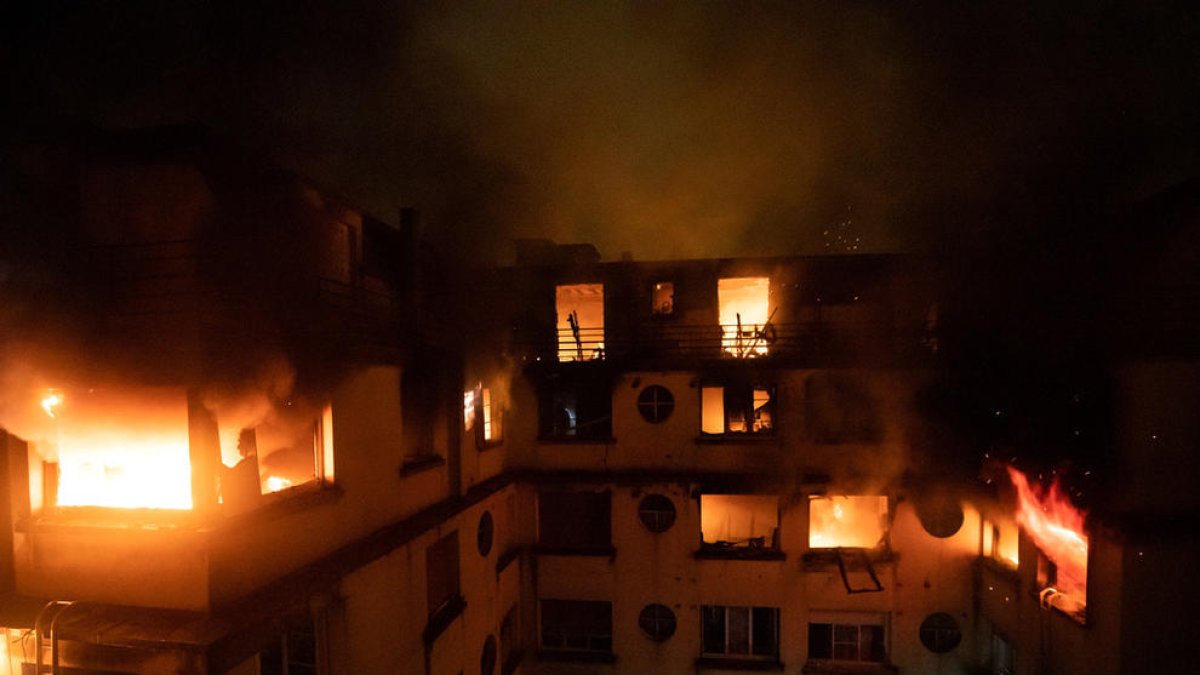Moren deu persones a París en un incendi intencionat en un edifici