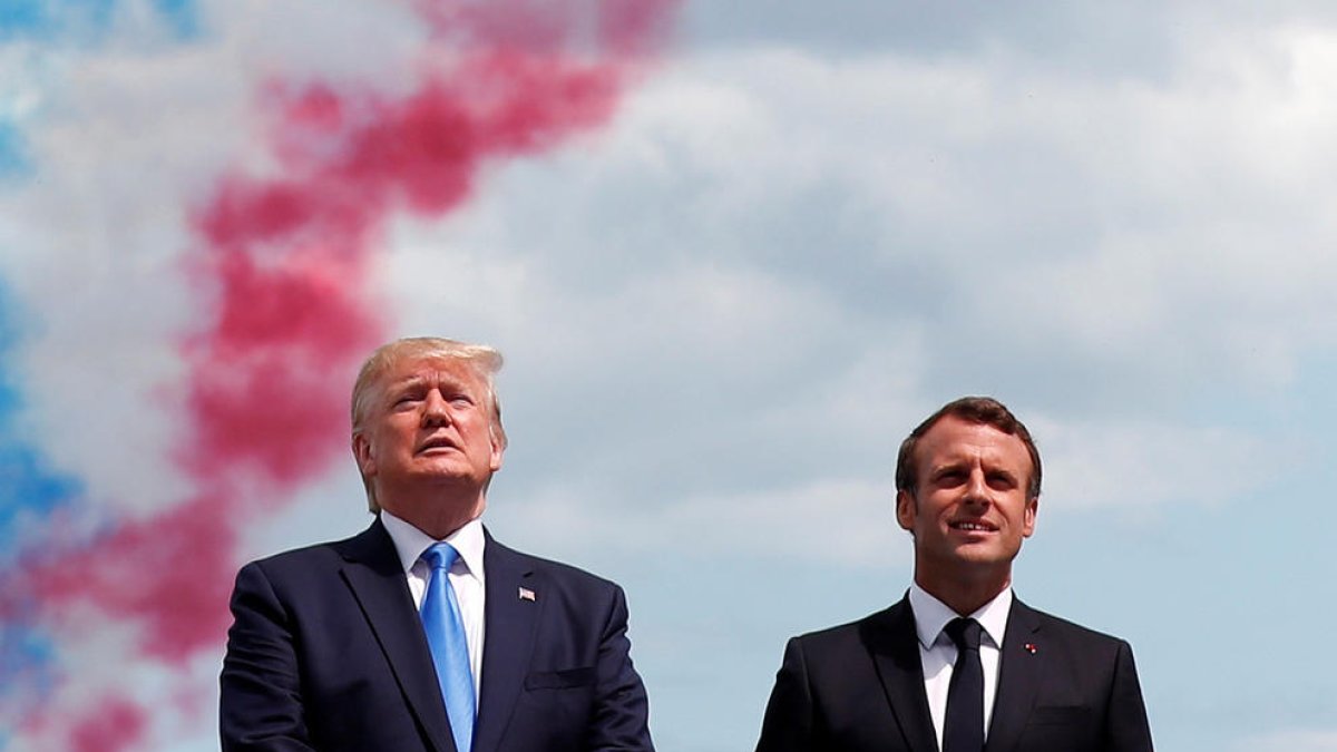 Trump i Macron acosten posicions a les platges del desembarcament