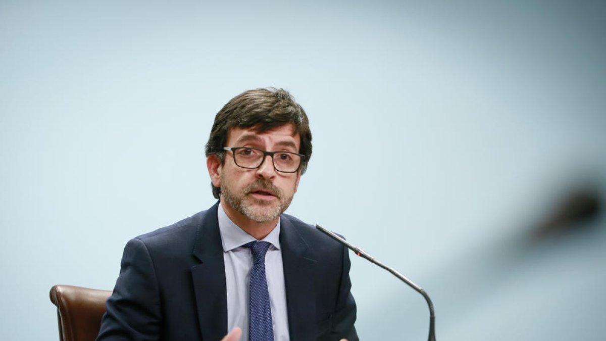 El ministre Jordi Cinca durant la roda de premsa posterior al consell de ministres, avui