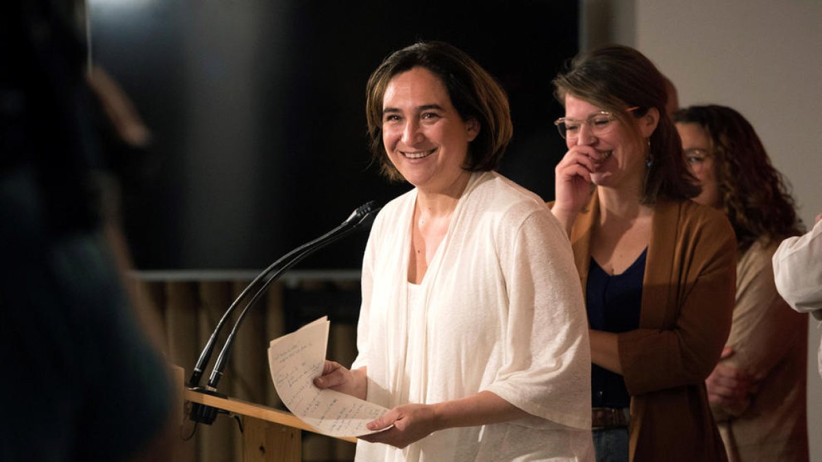 Colau diu que no serà “el trofeu de ningú” i critica “els vetos creuats”