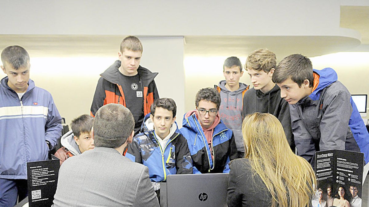 “Vull ser policia secreta”