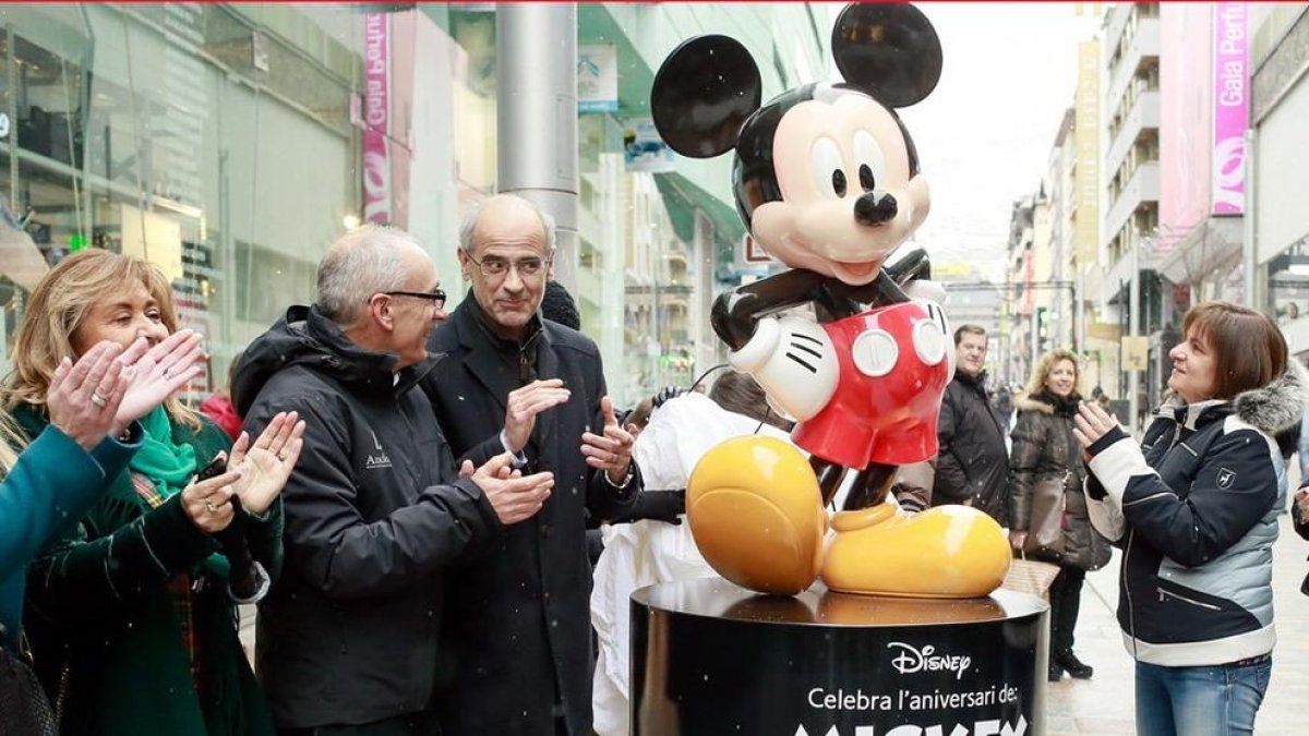 Mickey Mouse i la dinamització del Pas, als set tuits