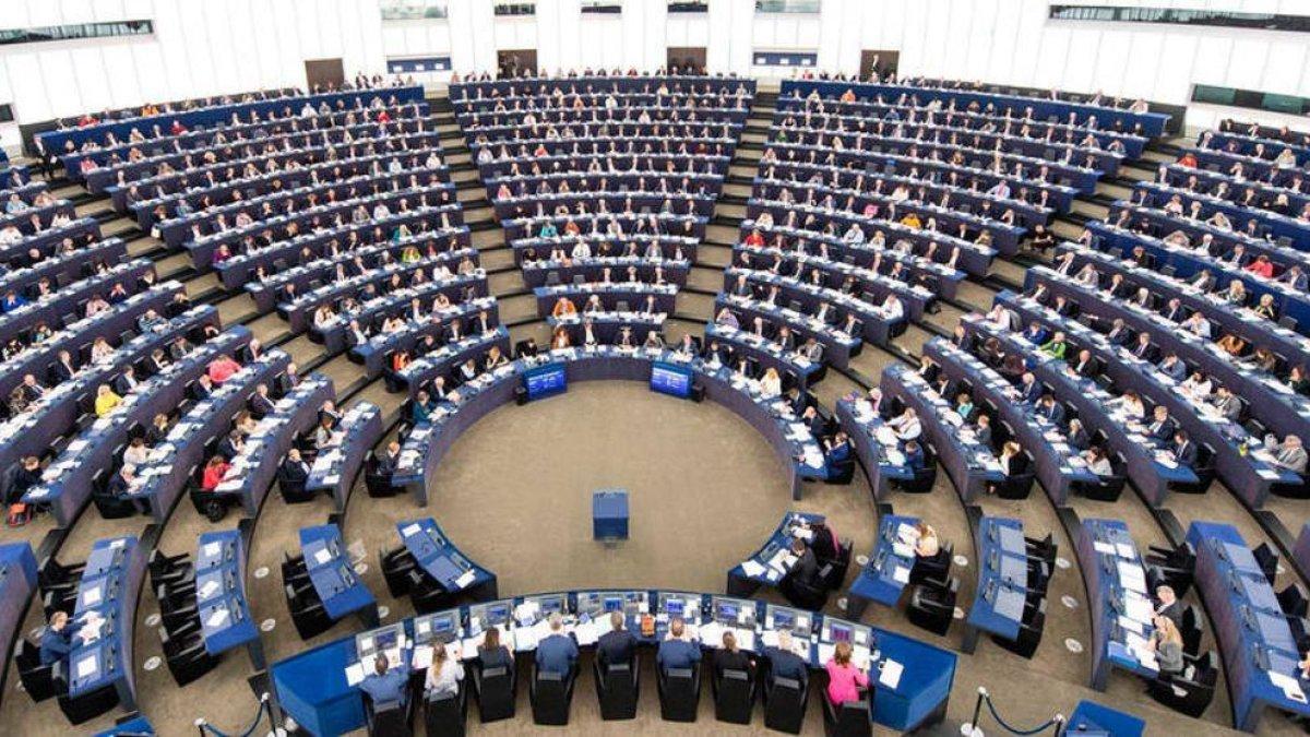 L'Eurocambra insta a tancar l'acord d'associació en 2 anys
