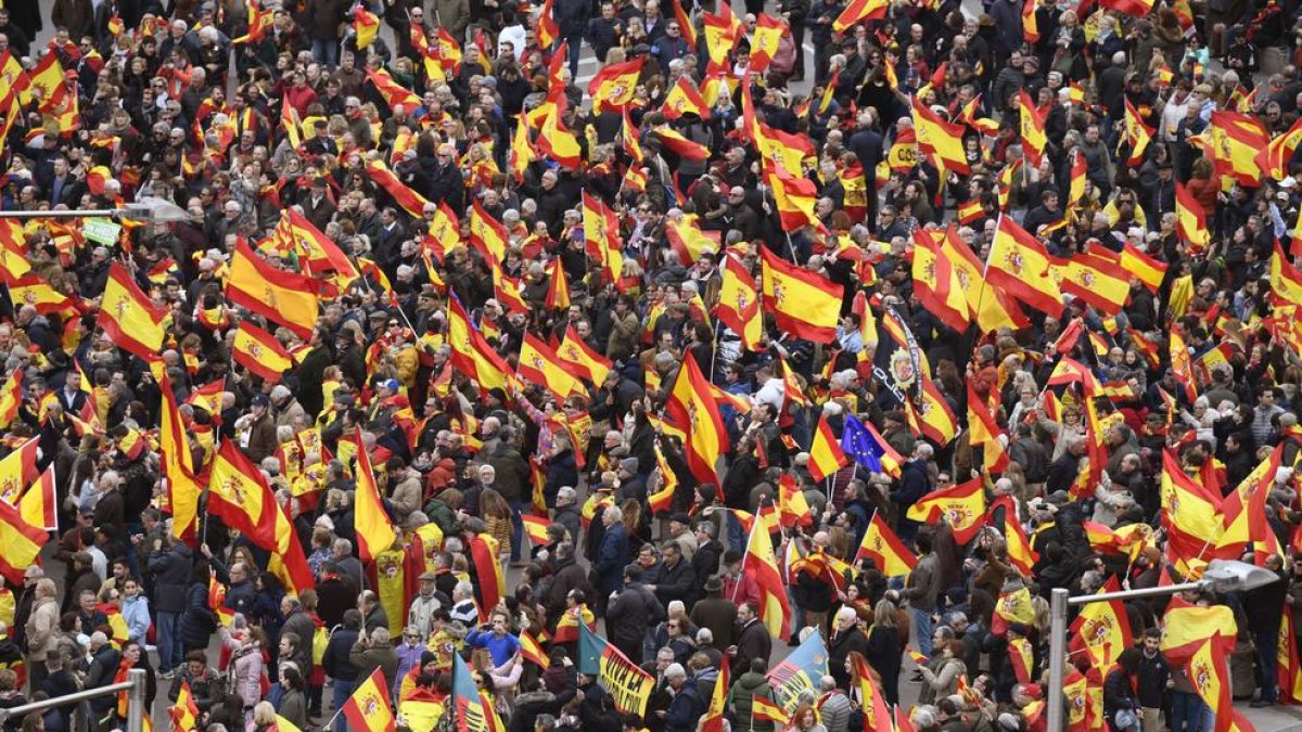 PP, Cs i VOX es manifesten a Madrid contra el govern de Pedro Sánchez