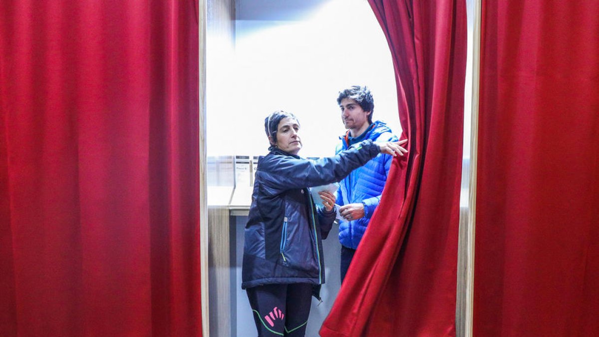 Coca, moscatell i passaports