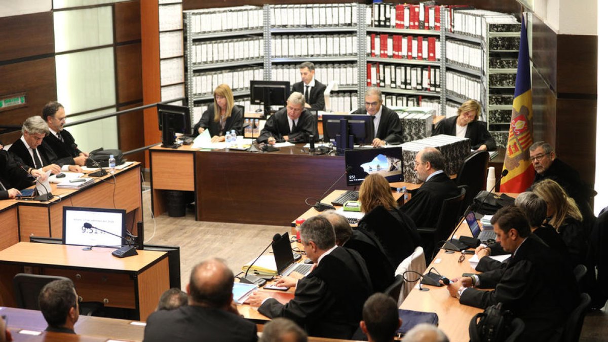 La represa del 'cas BPA' s'embolica per la suposada renúncia de Jacques Richiardi