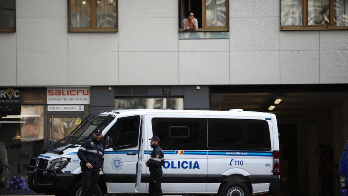 Detinguda per agredir un home amb un got de vidre en un bar