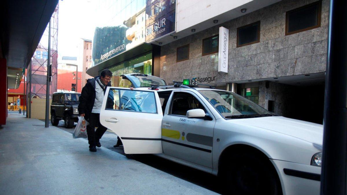 El nou sindicat de taxistes inicia l'activitat com a branca de l'USdA amb quinze afiliats
