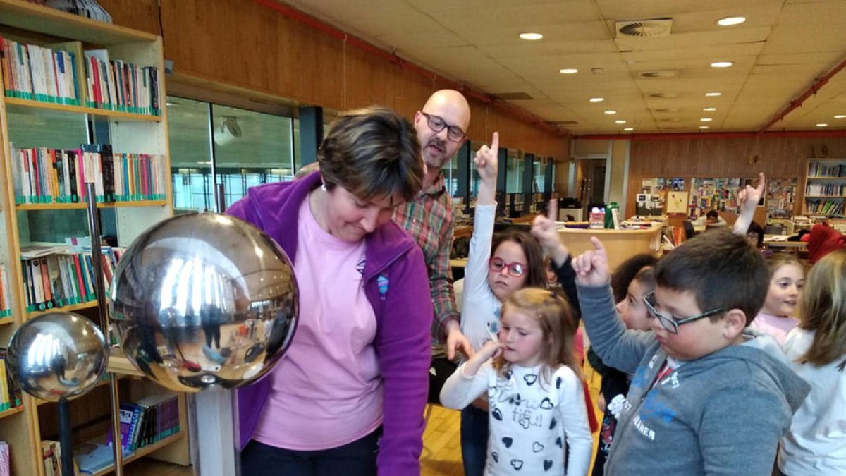 Taller de ciència per a infants a la biblioteca