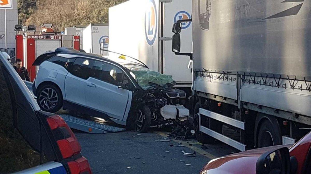 Una dona mor en un accident al Punt de Trobada