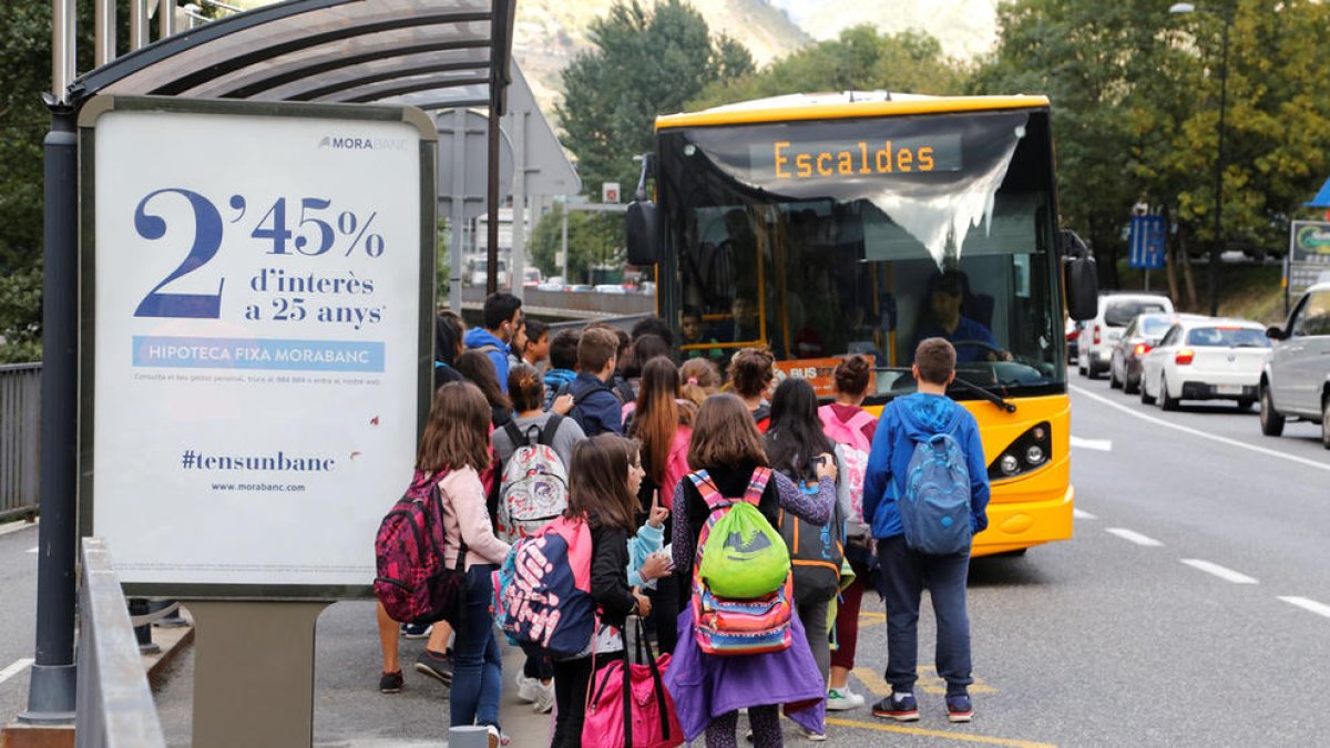 Recurs contra les tres adjudicacions de les línies d'autobús