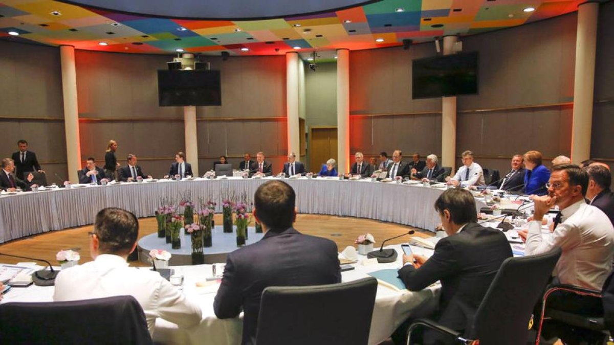 Merkel i Macron xoquen per les condicions de la pròrroga del Brexit