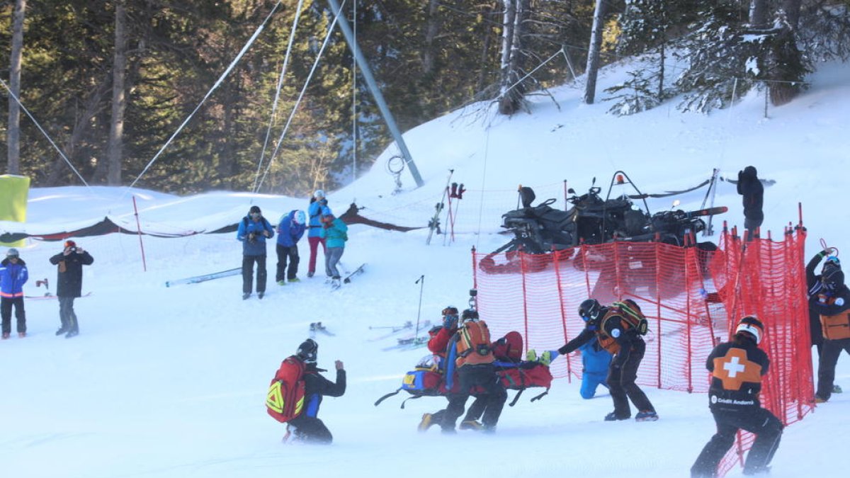 Grandvalira prova el dispositiu d'emergència per a les finals de la Copa del Món