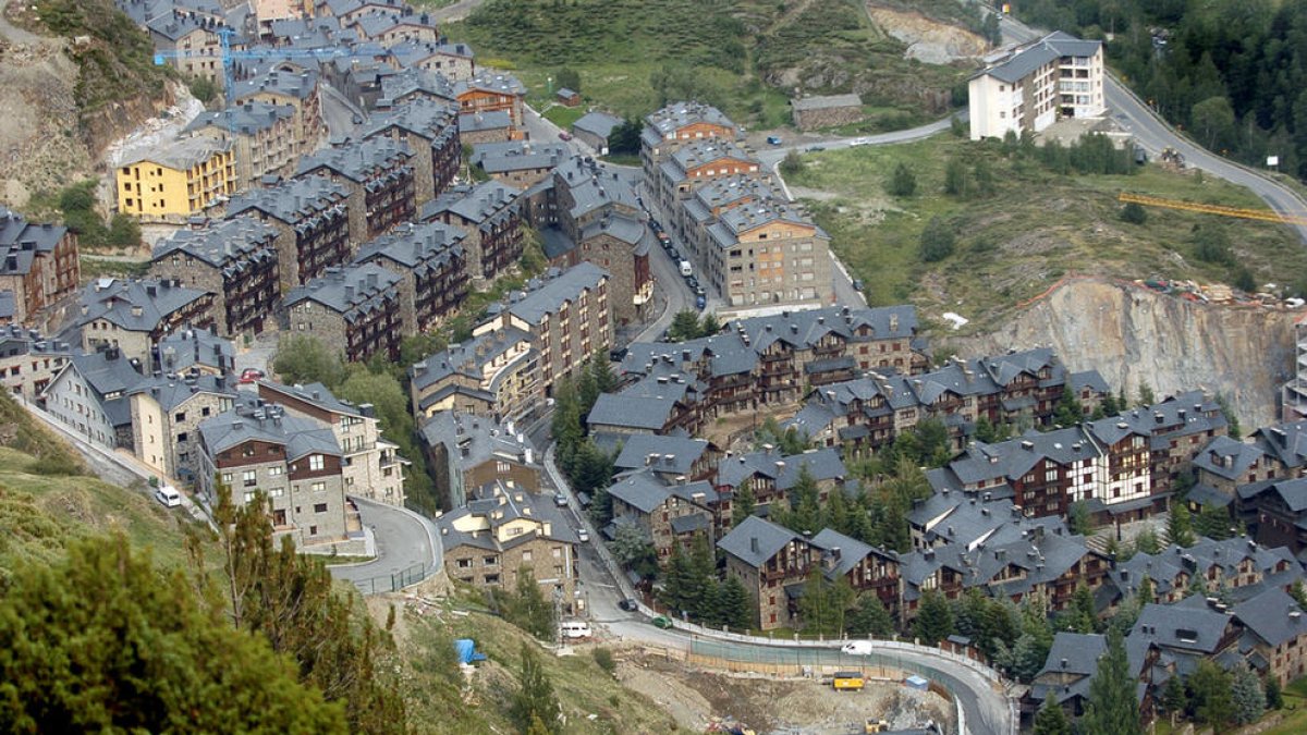 Penes condicionals per una baralla entre amos de gossos