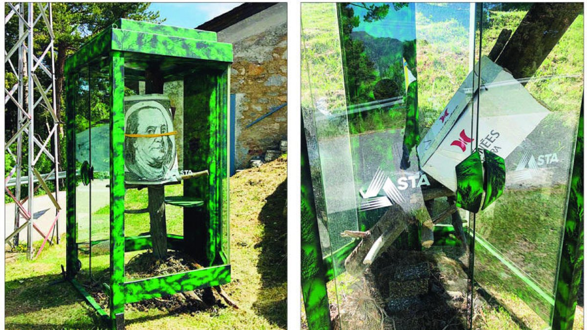 Roben part d'una peça de l'exposició de L'Andart