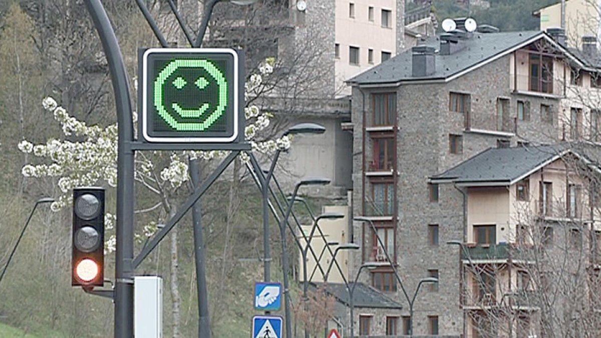 El Govern instal·larà nou semàfors, sis dels quals reductors de velocitat