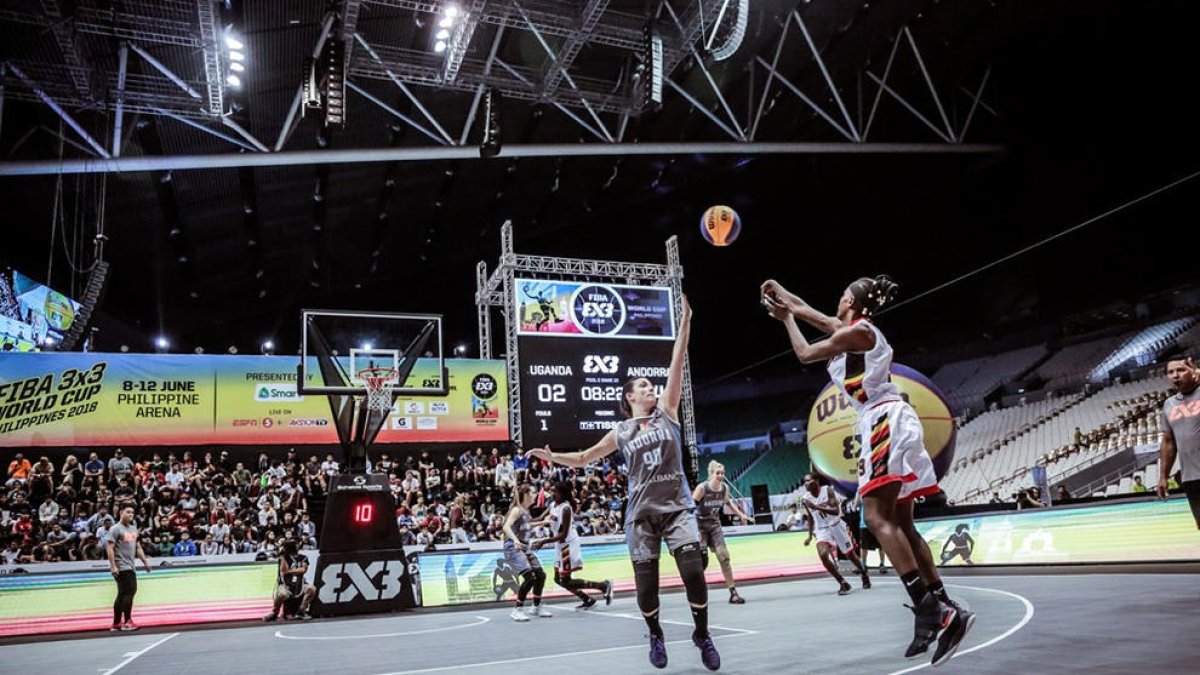 Doble derrota a l'estrena del Mundial