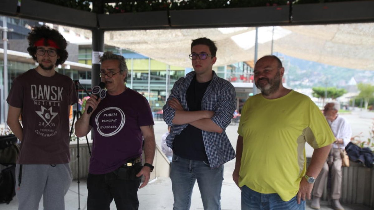 Inicia l'acampada contra la 