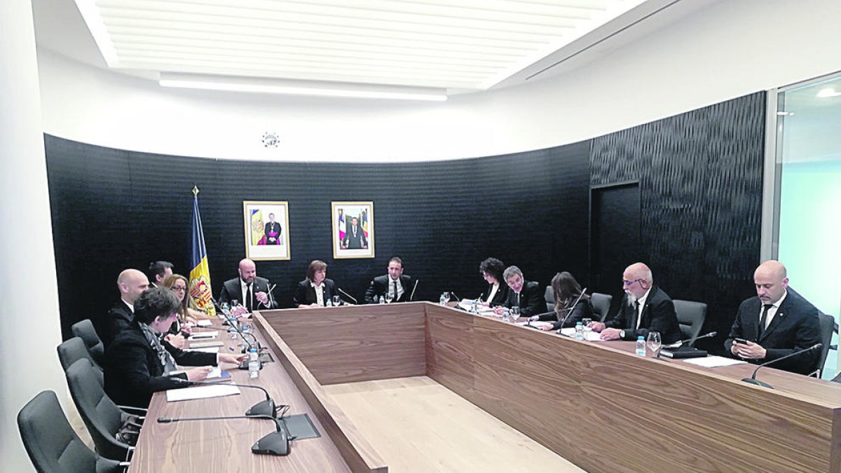 PS i liberals insten el comú a tenir més accions de Capesa per tenir un major control