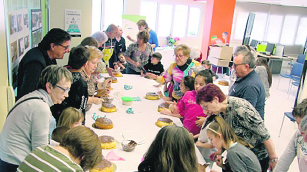 Avis i nets fan una mona de Pasqua a Escaldes