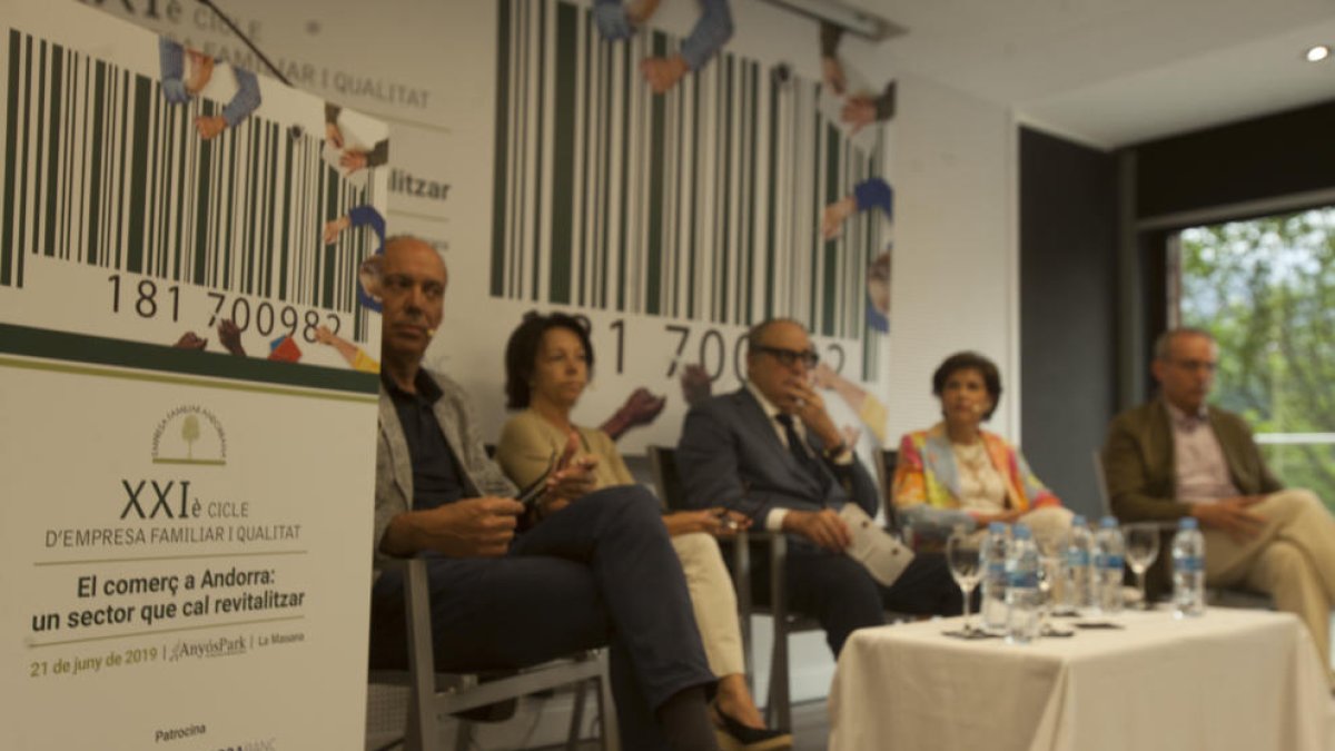 Els empresaris aposten per la logística i l'aeroport per reactivar el comerç