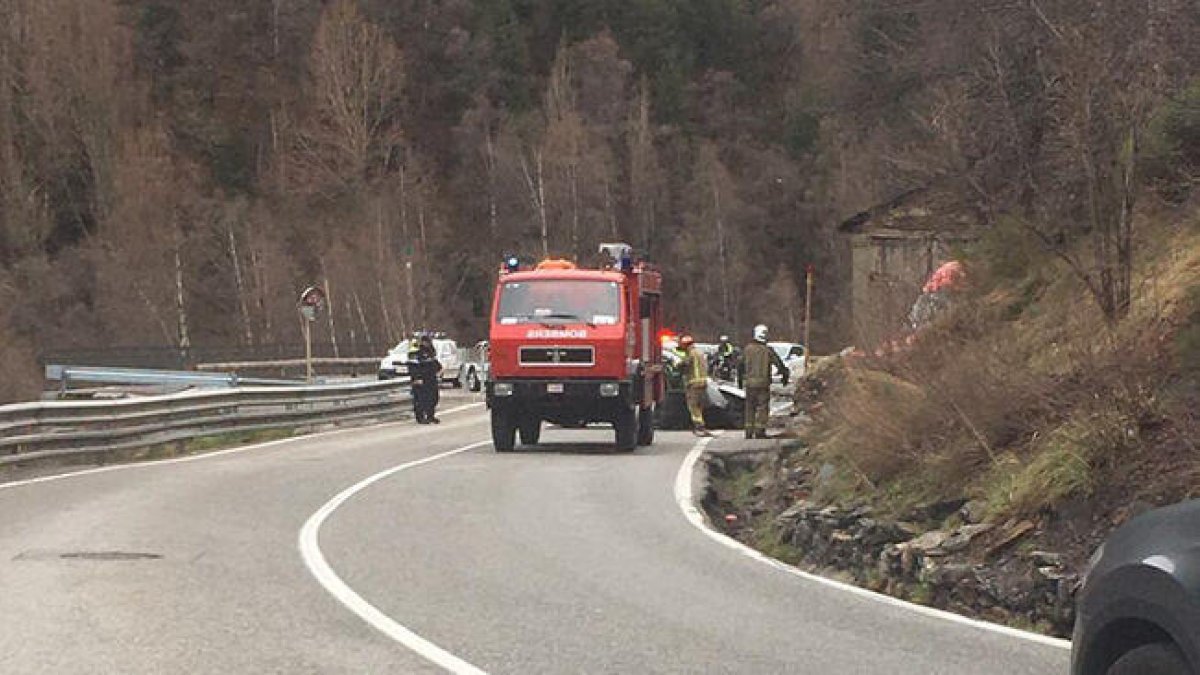 Dos ferits lleus en bolcar un cotxe a l'Aldosa de Canillo