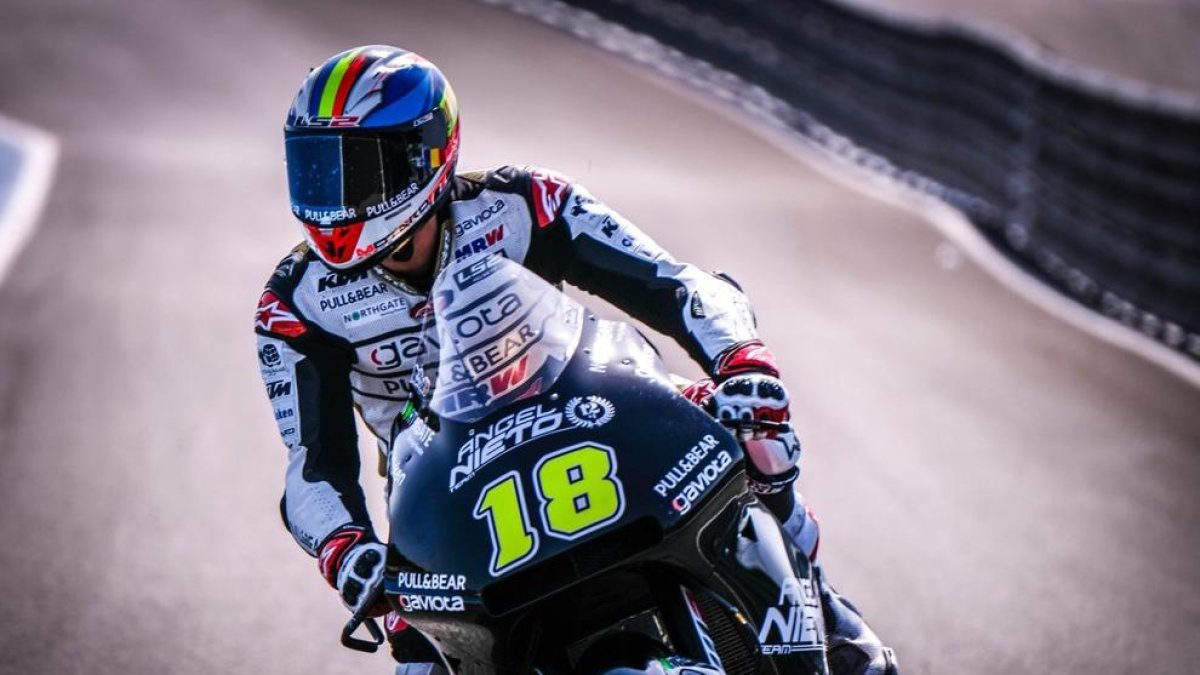 Xavi Cardelús afina aspectes tècnics de la KTM