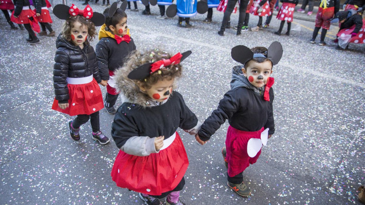 Les disfresses infantils envaeixen els carrers