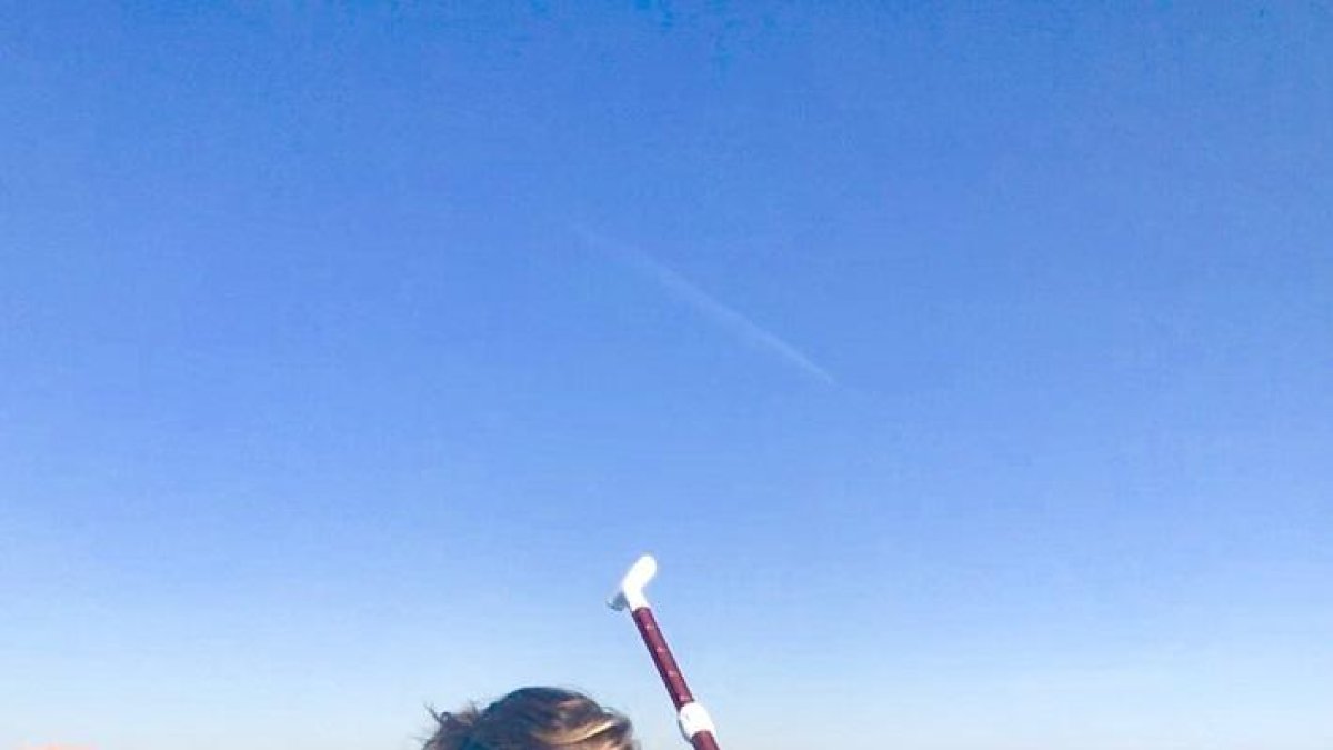 Sobre una taula de 'paddle surf' posa en ordre els pensaments