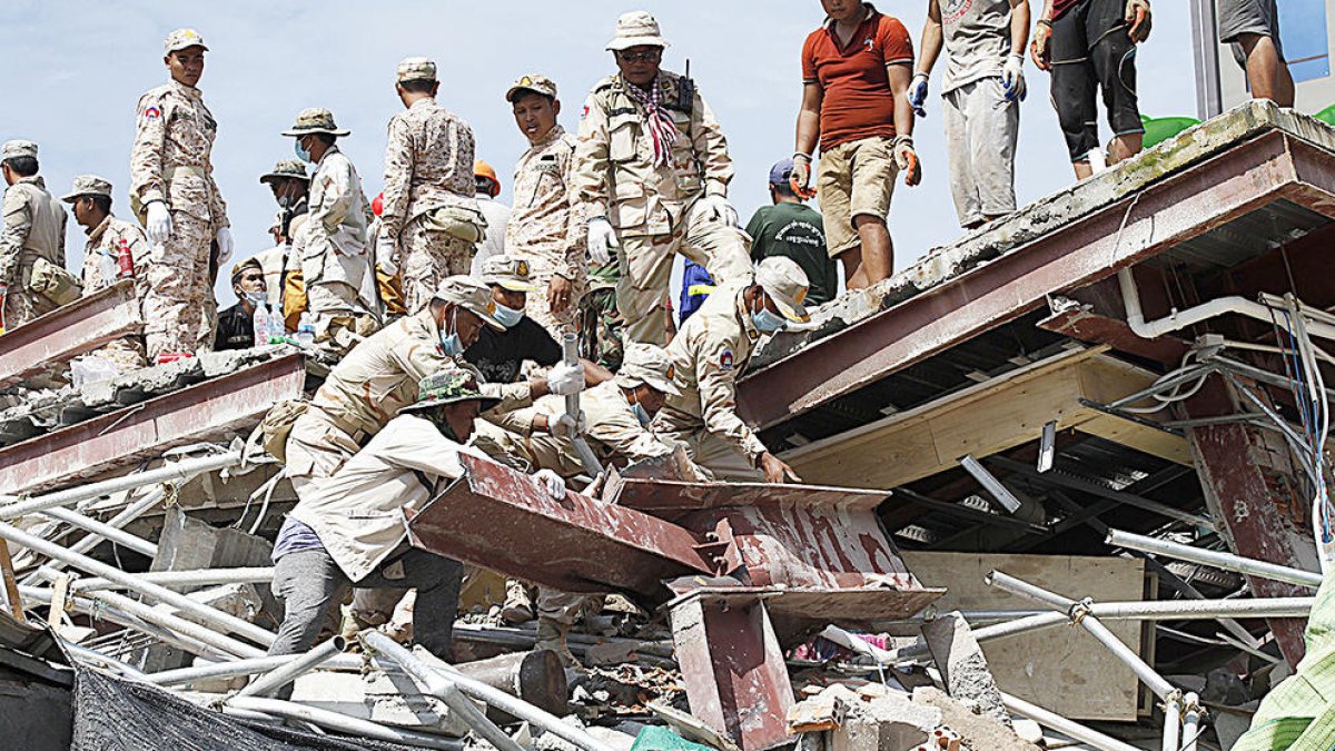 Els morts en l'edifici de Cambodja ascendeixen a 17