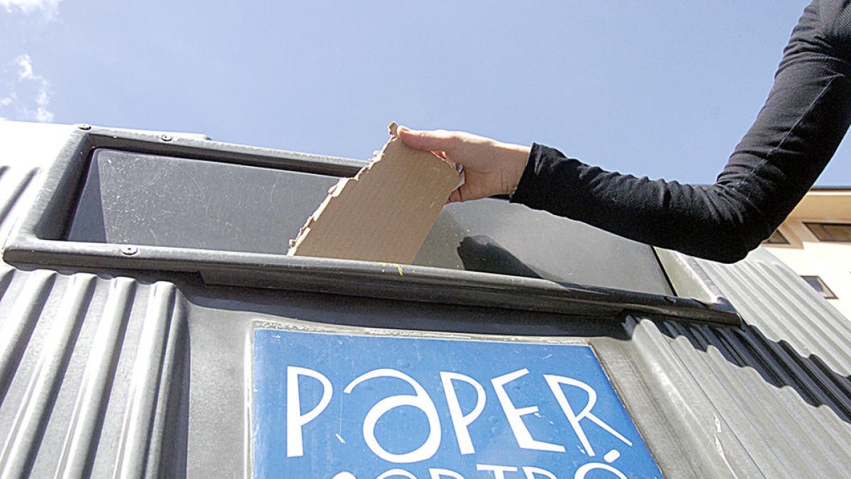 La baixada de preus i la limitació d'estoc dificulten l'exportació de cartró i paper