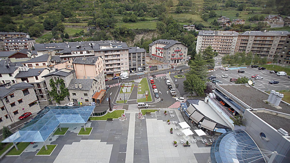 Presó per a l'home que va amenaçar amb un ganivet la parella i el fill