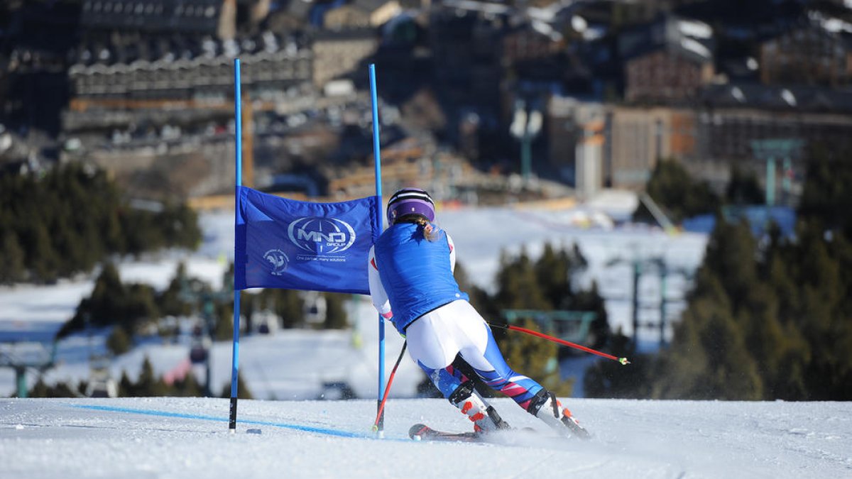 Tessa Worley entrena a la pista de l'Avet de Grandvalira