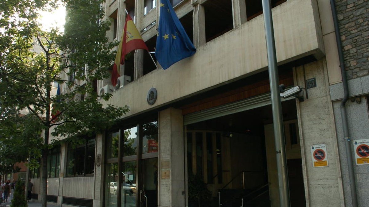 Els residents espanyols podran dipositar el vot al consolat a partir de dimecres