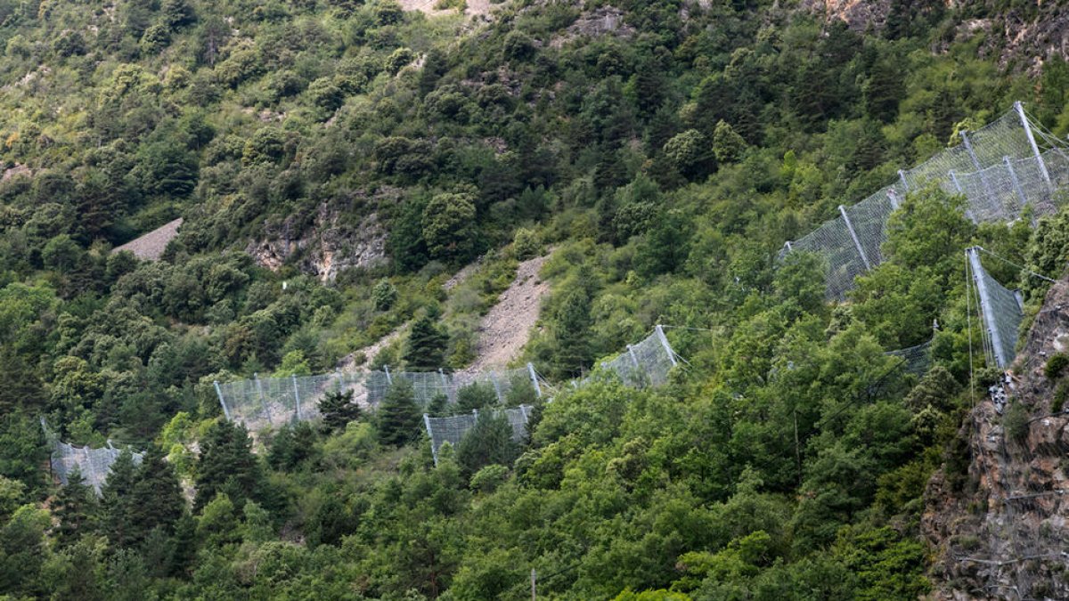 Finalitzada la instal·lació d'una barrera dinàmica a Sant Julià