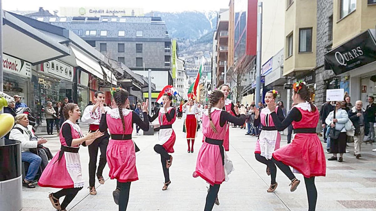 Balls multiculturals