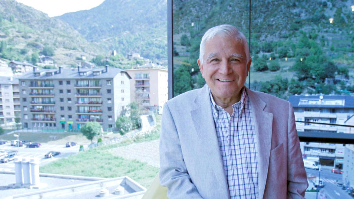 Miquel Alís porta a la Batllia l'acord d'inversions del comú amb Saetde