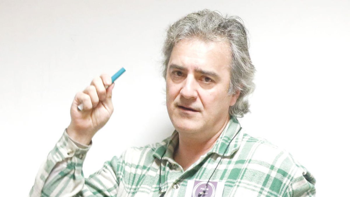 No concorrerà a les eleccions i demana el vot pel PS.