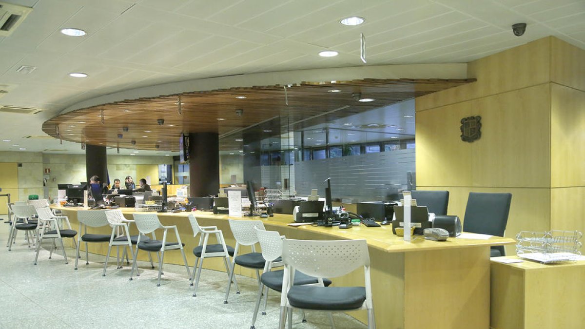 La vídua, la filla i un cotxe