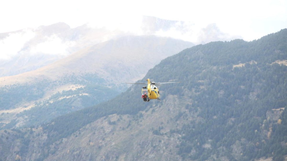 Mor un excursionista anglès de 65 anys accidentat a Juclà