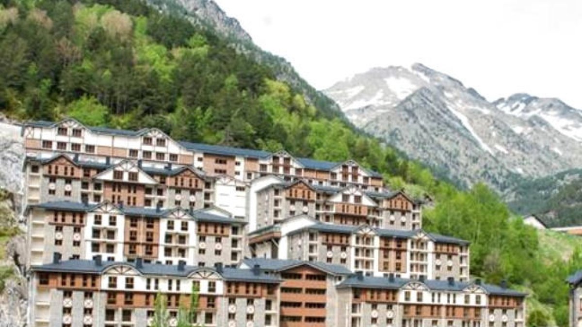 El comú subhastarà els dos edificis i els aparcaments que té a Arinsal