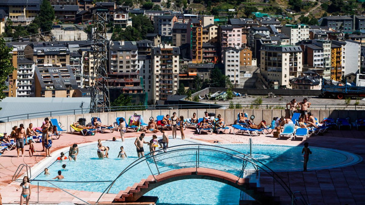 La piscina exterior dels Serradells estarà tancada tot l'estiu