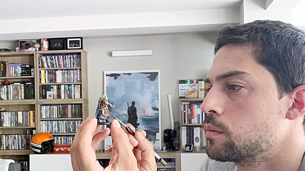 Treball d'inspiració i paciència amb figures per pintar