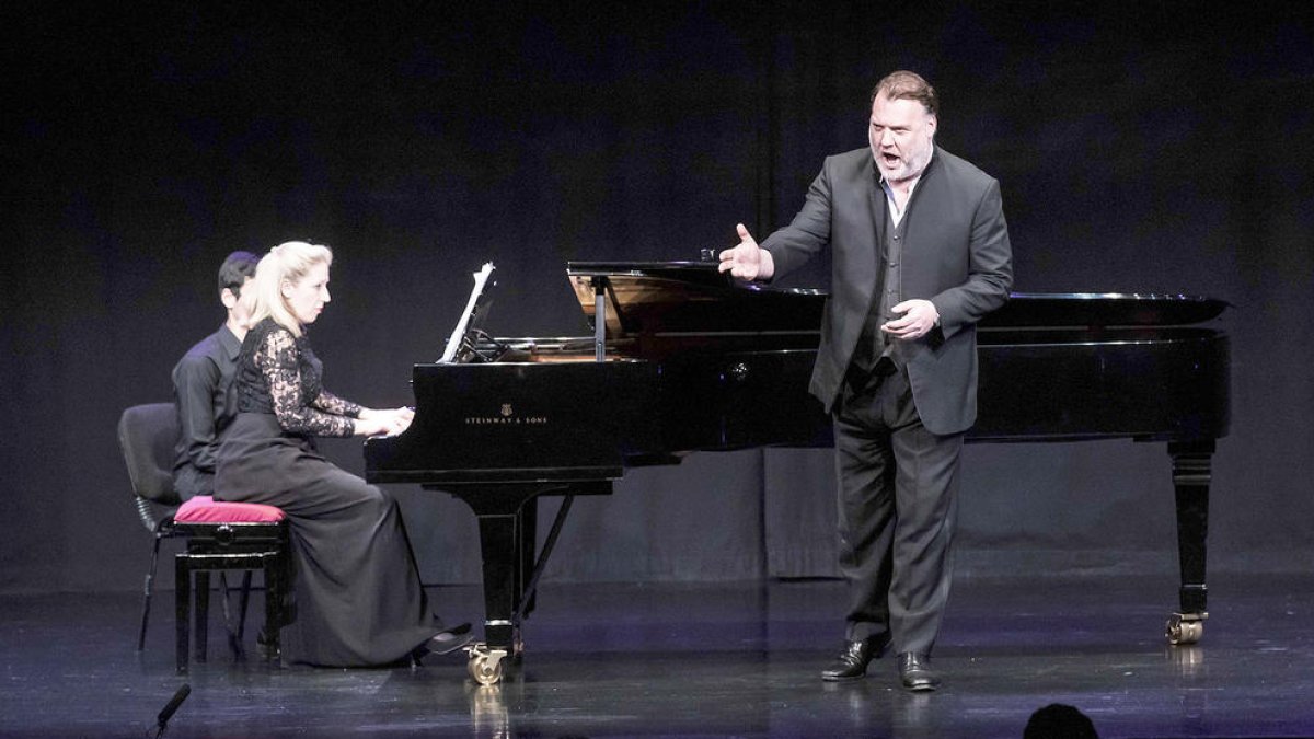 Un home ric (en matisos)