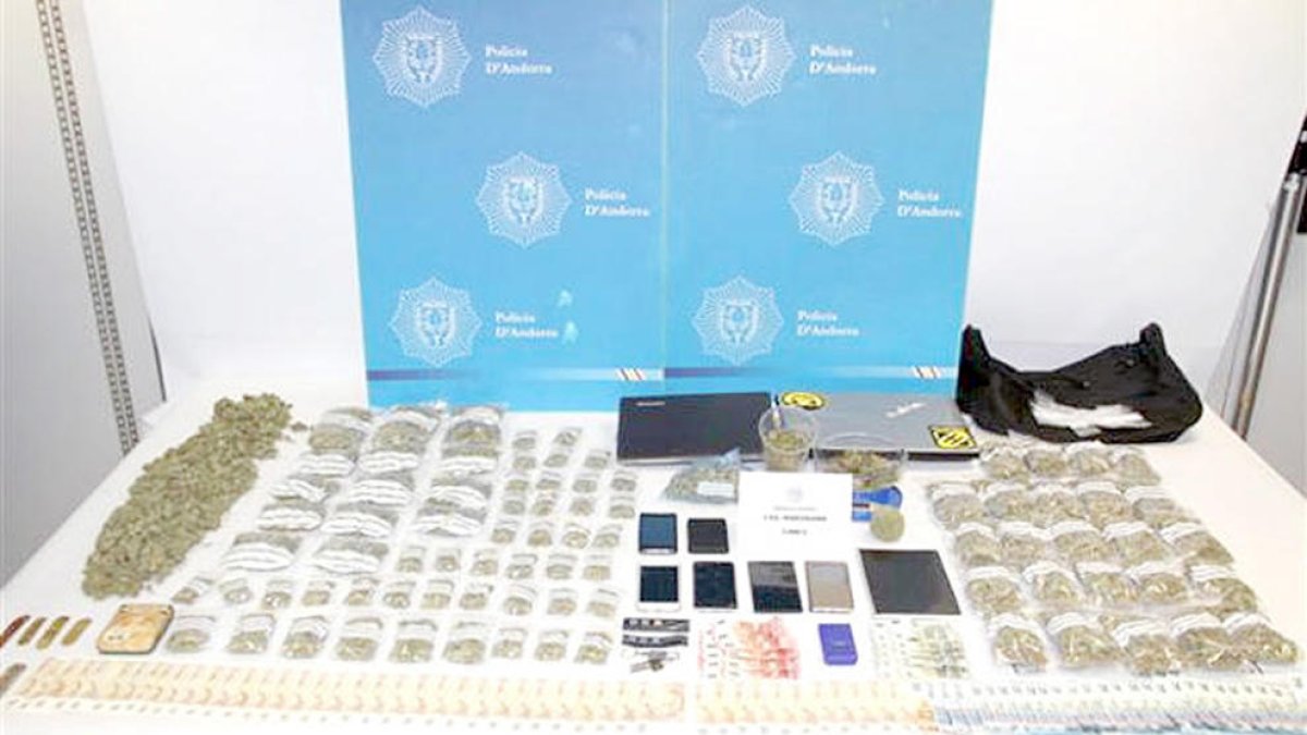 Absolt un dels joves implicats en l''operació Paradís'