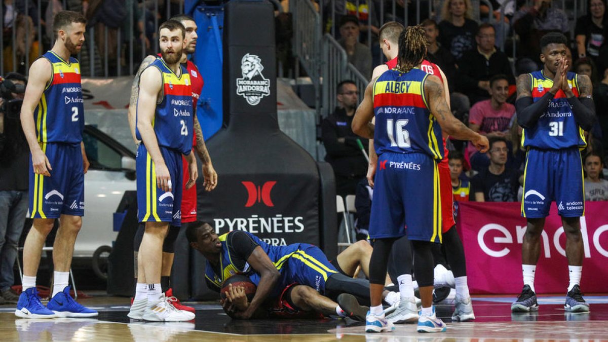 el MoraBanc punxa en els partits amb final igualat