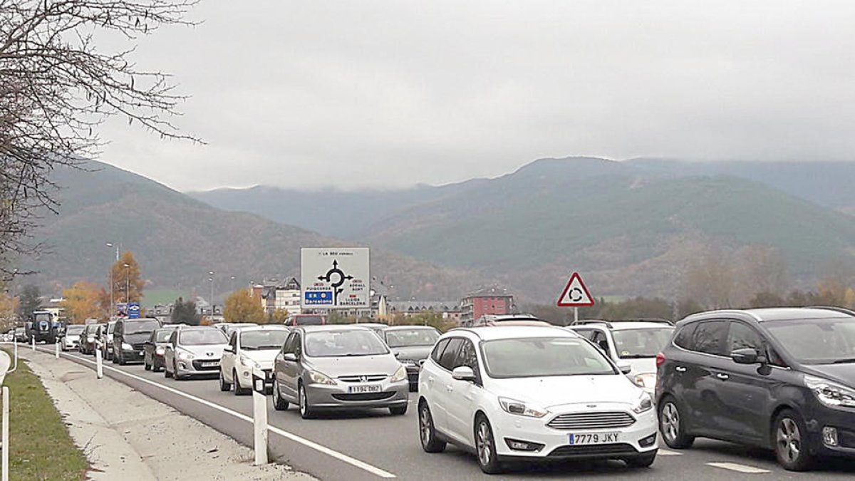 Tripartit i tirolines, als set tuits