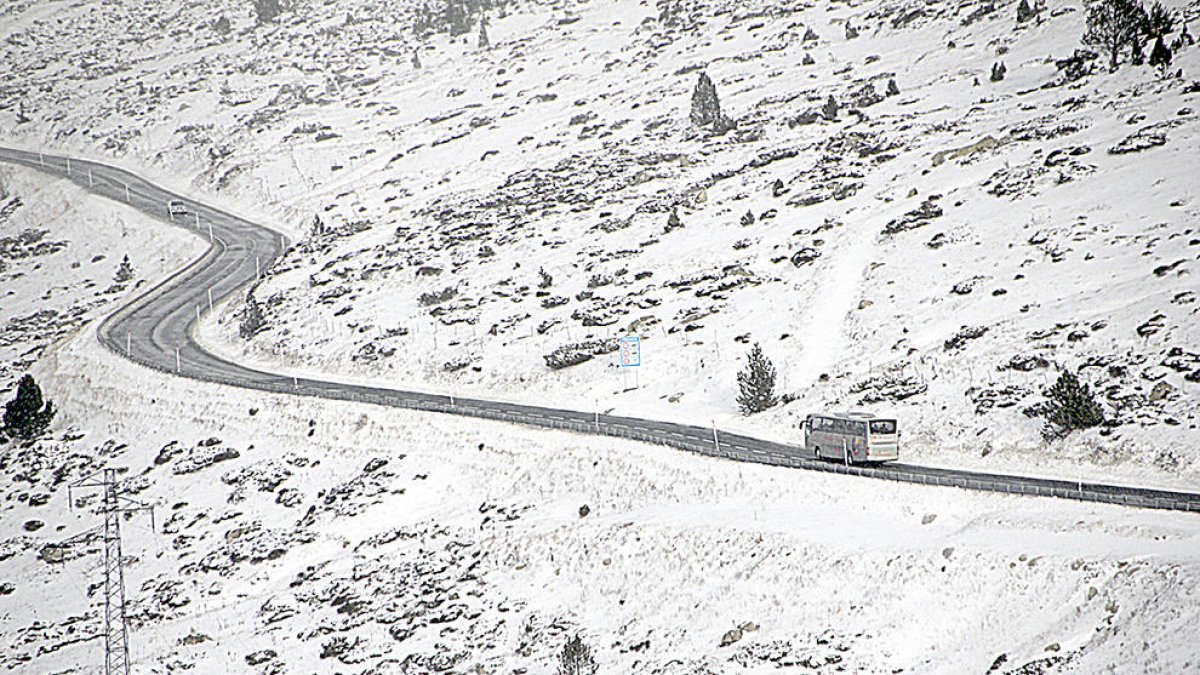 L'accés a França queda tallat deu dies per una esllavissada