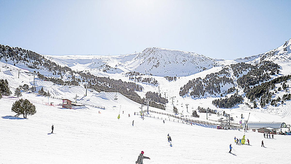 Grandvalira ven un 1% menys de forfets i facturà un 1% més