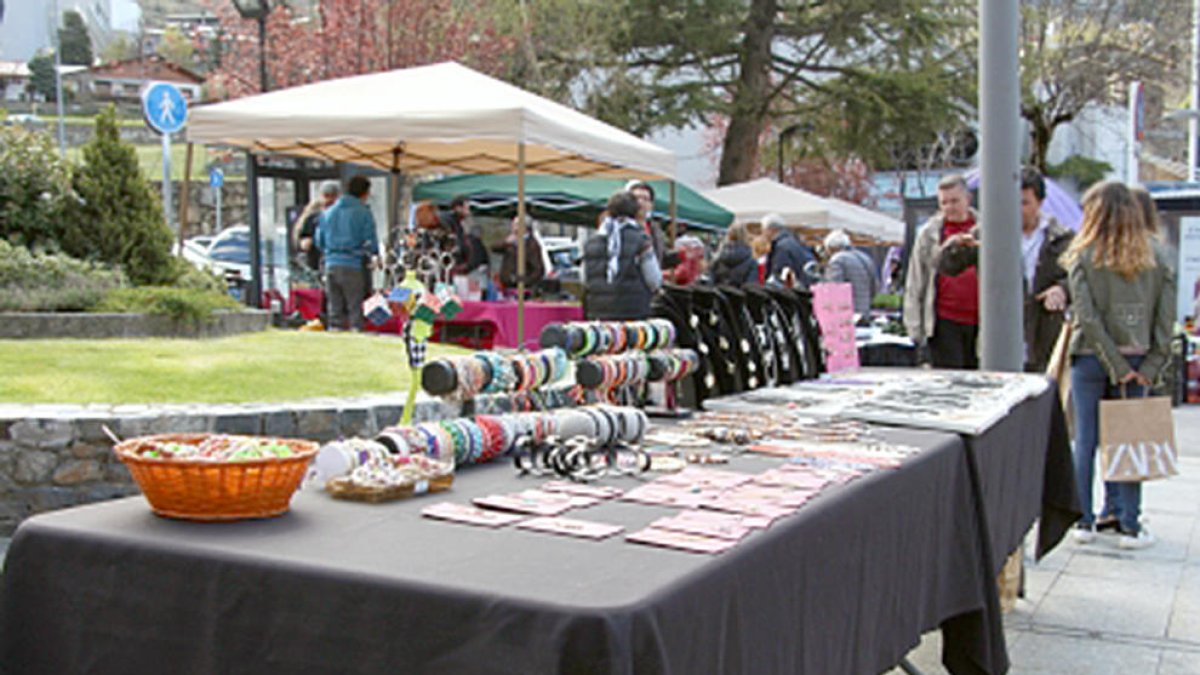 La nova temporada del mercat d'Encamp s'inaugura amb disset parades